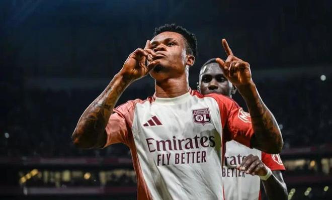 也展示了他 也展示了他