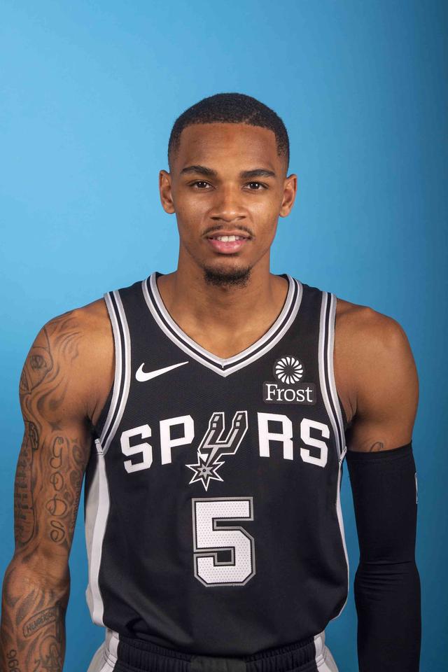 和张明的亲 和张明的亲