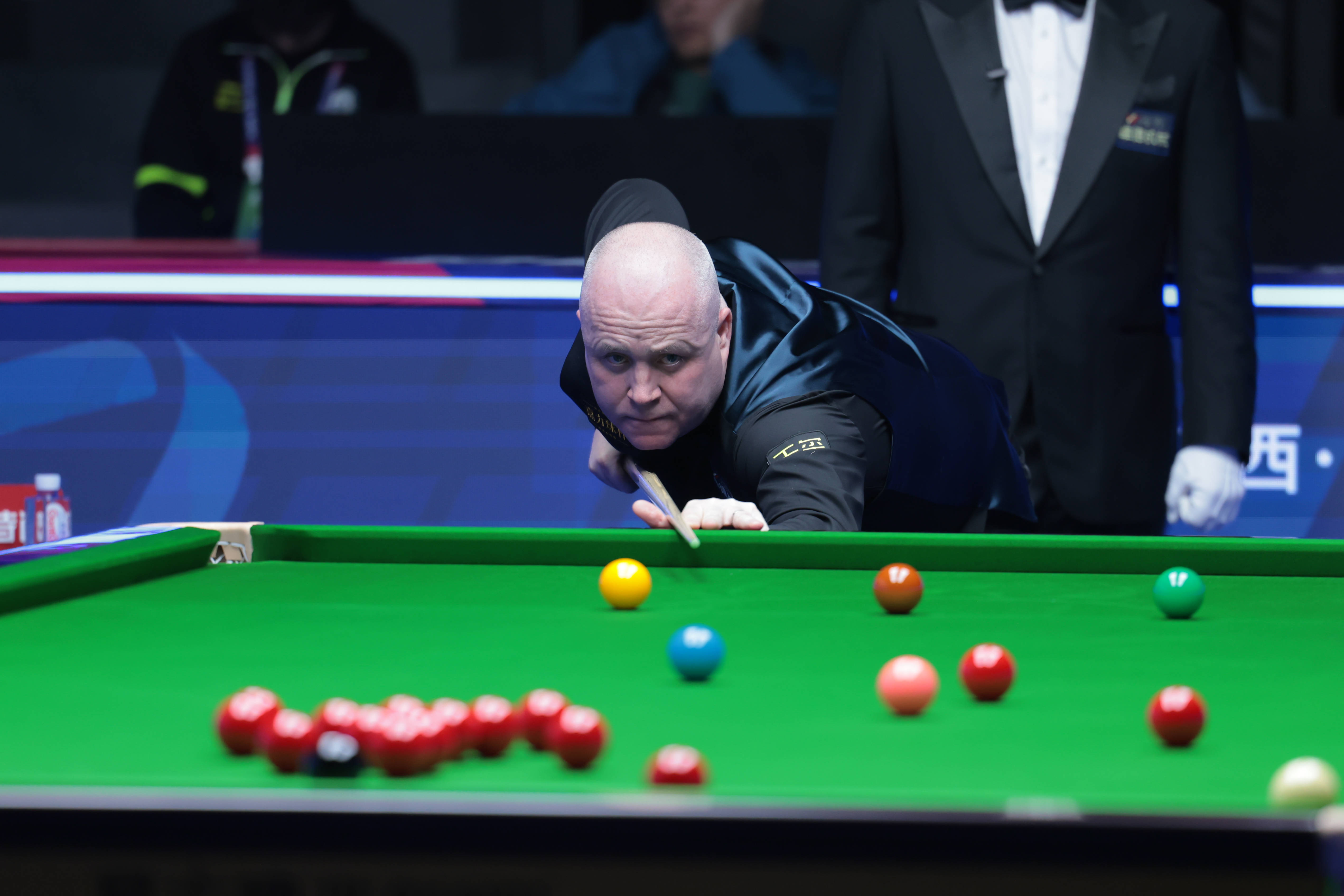 都像是在告 都像是在告